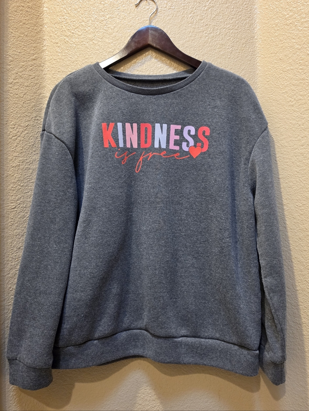 Kindness Is Free Gray Graphic Sweatshirt Size Large